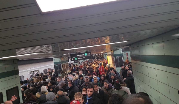 TTC subway issues and massive crowds.. again