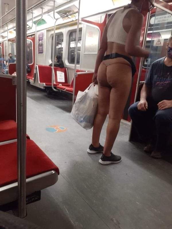 Ass out in the summer heat on TTC
